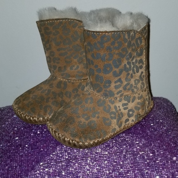 Ugg Boots - Picture 1 of 2